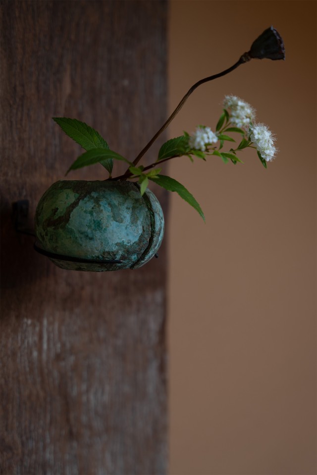 アジアの歴史、花の美意識が交差する一点もののアート作品を、レストランで